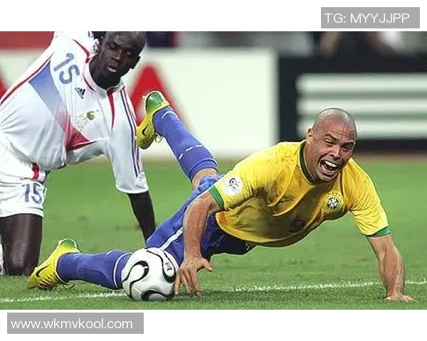 从球星战靴看绿茵风云揭秘顶级足球鞋背后的速度与激情